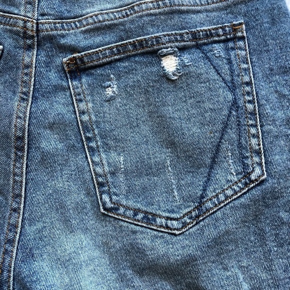 Kendall & Kylie The Iconic Short Distressed High Waist Jean Shorts Size 9/ 29 - Picture 9 of 11